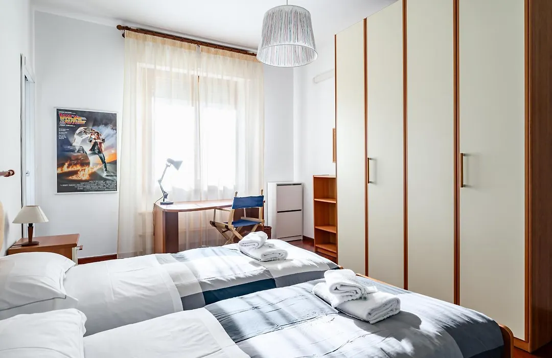 Guesthost - Visarno & University Roomy Flat X6 With Parking-1