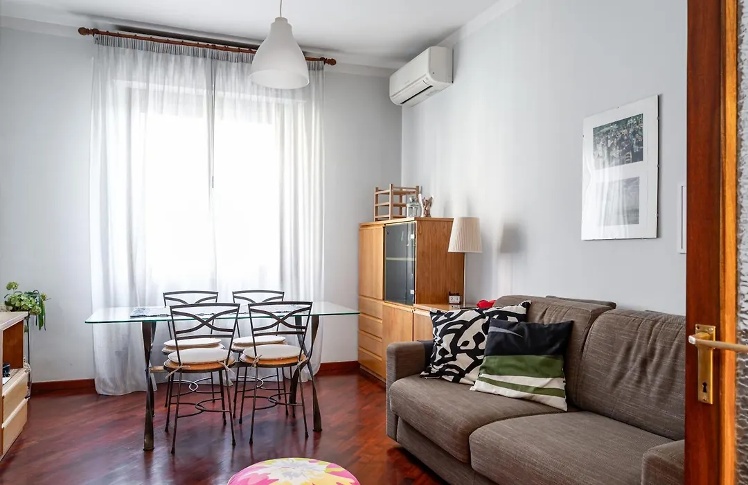 Guesthost - Visarno & University Roomy Flat X6 With Parking-1