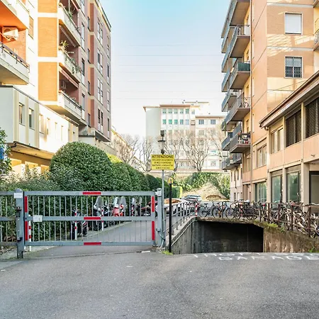 Guesthost - Visarno & University Roomy Flat X6 With Parking-2